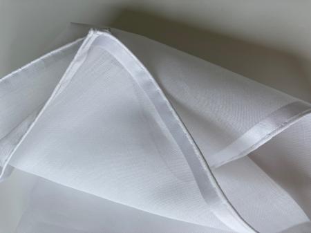 Les pochettes de costume &raquo; Les blancs &raquo; Mouchoir de poche amalfi blanc à satin blanc