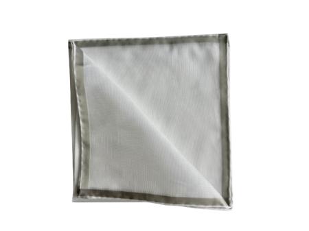 Les pochettes de costume &raquo; Les blancs &raquo; Mouchoir de poche amalfi blanc à satin gris perle
