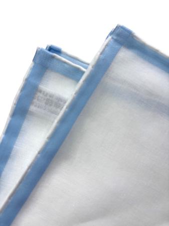 Les pochettes de costume &raquo; Les blancs &raquo; Mouchoir de poche amalfi blanc à satin ciel