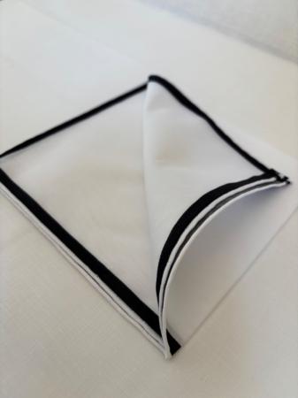 Les pochettes de costume » Les blancs » Mouchoir de poche amalfi blanc à satin noir Les pochettes de costume » Les blancs » Mouchoir de poche amalfi blanc à satin noir